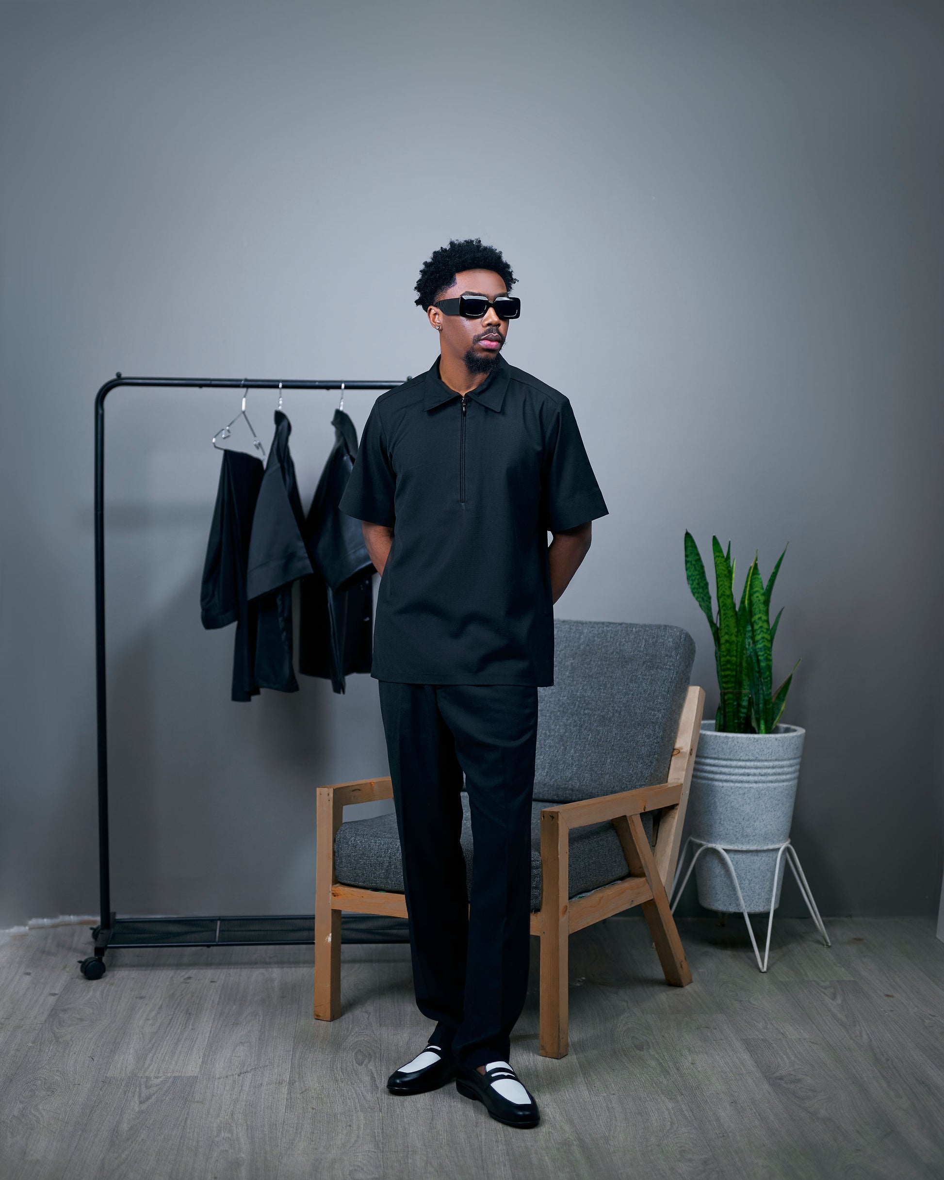 BLACK MINIMAL ZIP UP SHIRT David Scott